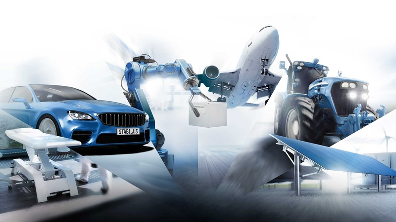 Zukunftsweisende Branchenanwendungen - abgebildet sind ein modernes Auto, ein medizinisches Behandlungstisch, ein Industrieroboter, ein startendes Flugzeug, ein Traktor in der Landwirtschaft sowie eine Solaranlage zur nachhaltigen Energiegewinnung.